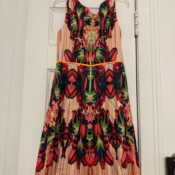 🧡HP🧡 Tahari Dress - Picture 2 of 7